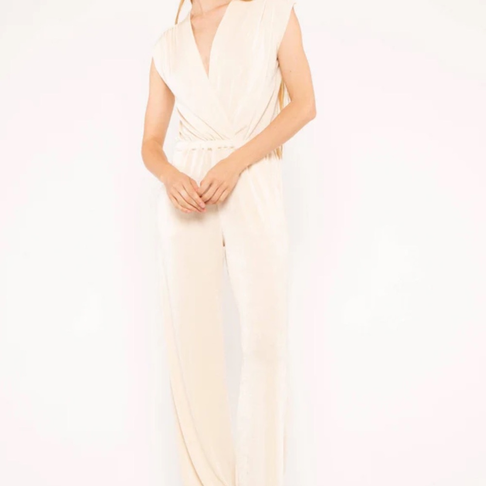 🆕 Ripley Rader Elegant Cream Sleeveless Jumpsuit